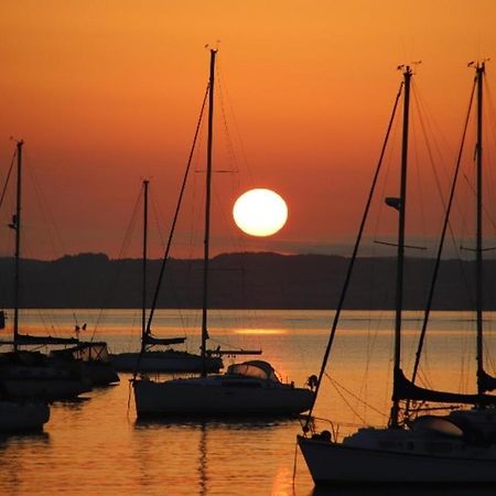 Ynys Lawd, Holyhead Marina Exterior foto
