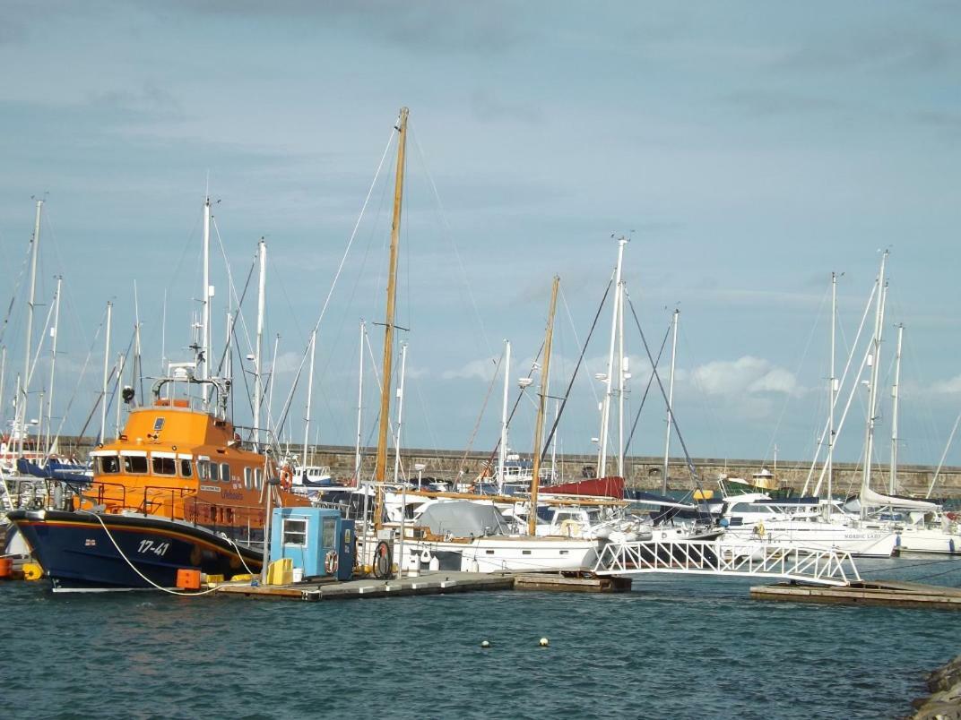 Ynys Lawd, Holyhead Marina Exterior foto