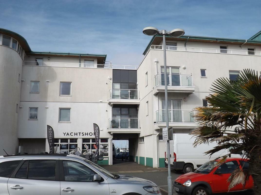 Ynys Lawd, Holyhead Marina Exterior foto