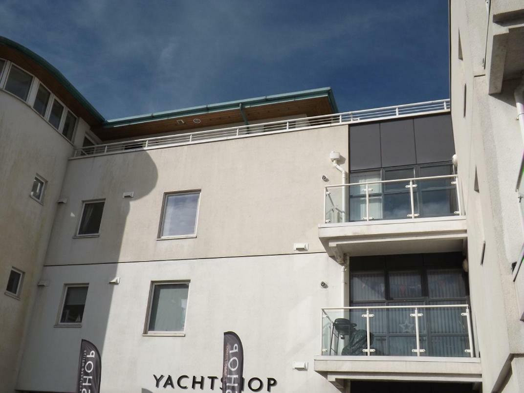 Ynys Lawd, Holyhead Marina Exterior foto