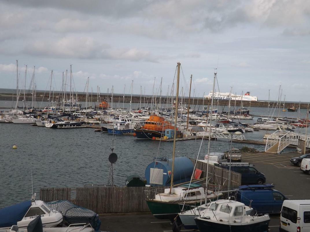 Ynys Lawd, Holyhead Marina Exterior foto